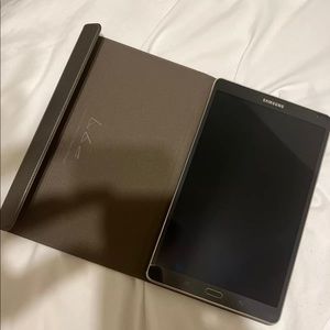 Samsung tablet Wi-Fi and cellular data capable through AT&T